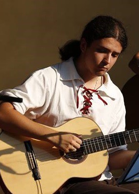 Matúš Medveď 2015 (gitara, spev)